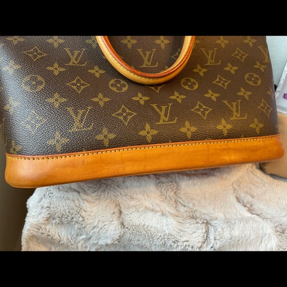 Pre love Alma LV, a sign of watermark, and burn. - Picture 9 of 16